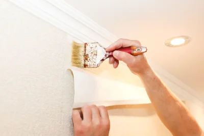 Pose de papier peint à la Ferrière-Bochard — revêtements muraux et toiles de verre